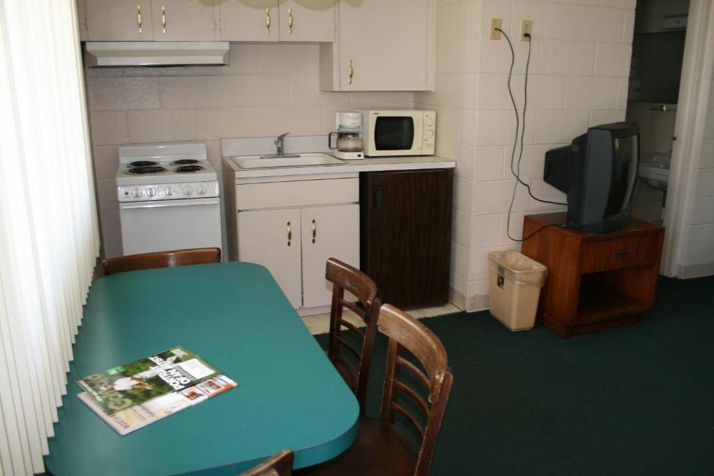 Beaver Lake Lodge Rogers Room photo
